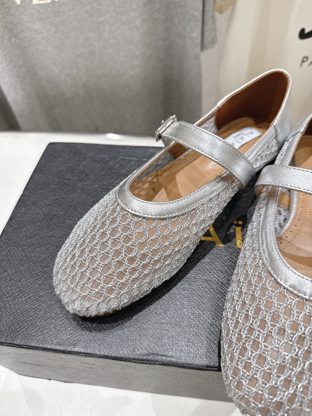 高版本出厂
 独家新品 Alaia 阿莱亚25ss/ 走秀款平底网面鞋芭蕾舞鞋 最近超火的一款平底鞋

