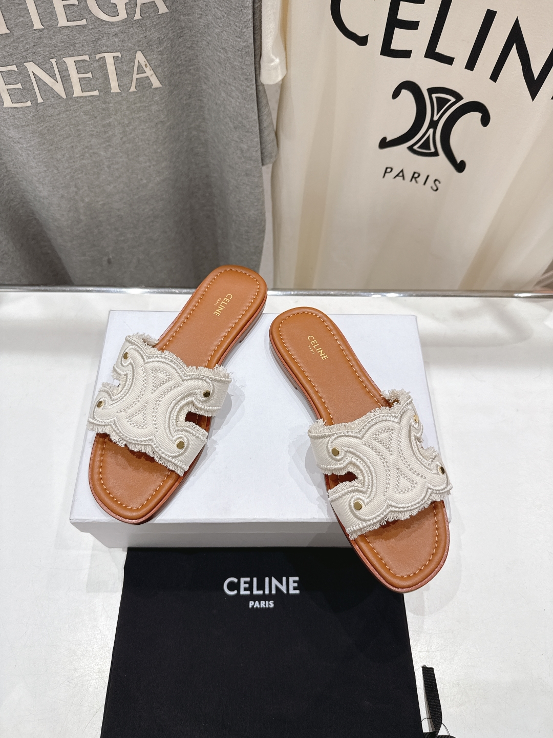高版本出厂
 Celine*塞琳2025ss思琳初夏新款凯旋门Logo凉拖鞋
高级感十足  网红ins种