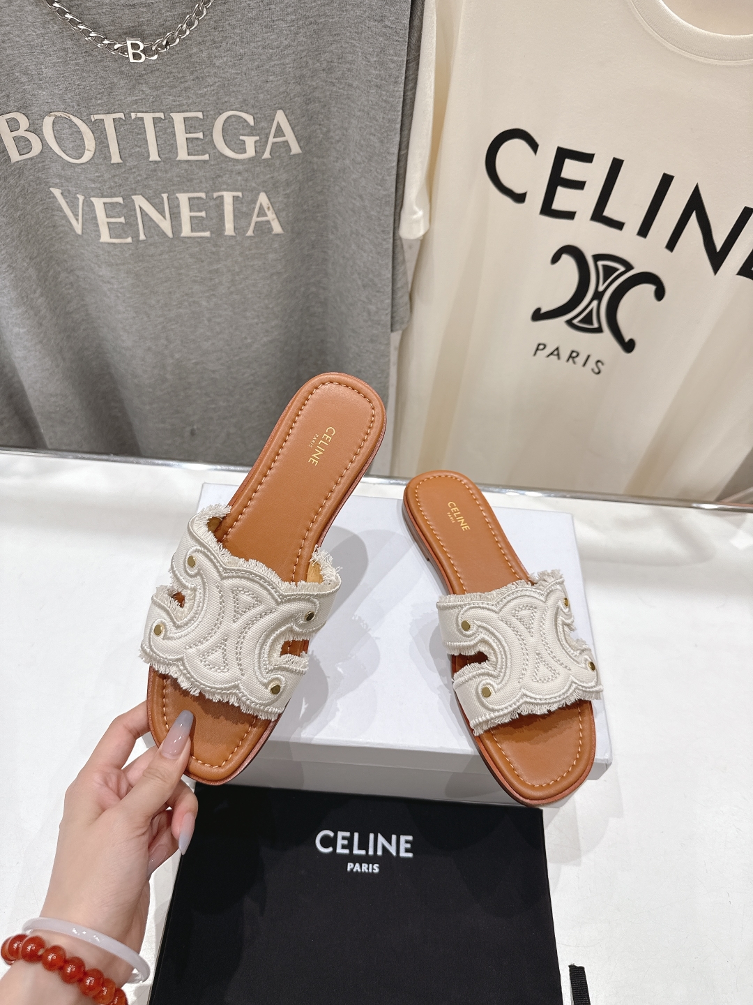 高版本出厂
 Celine*塞琳2025ss思琳初夏新款凯旋门Logo凉拖鞋
高级感十足  网红ins种