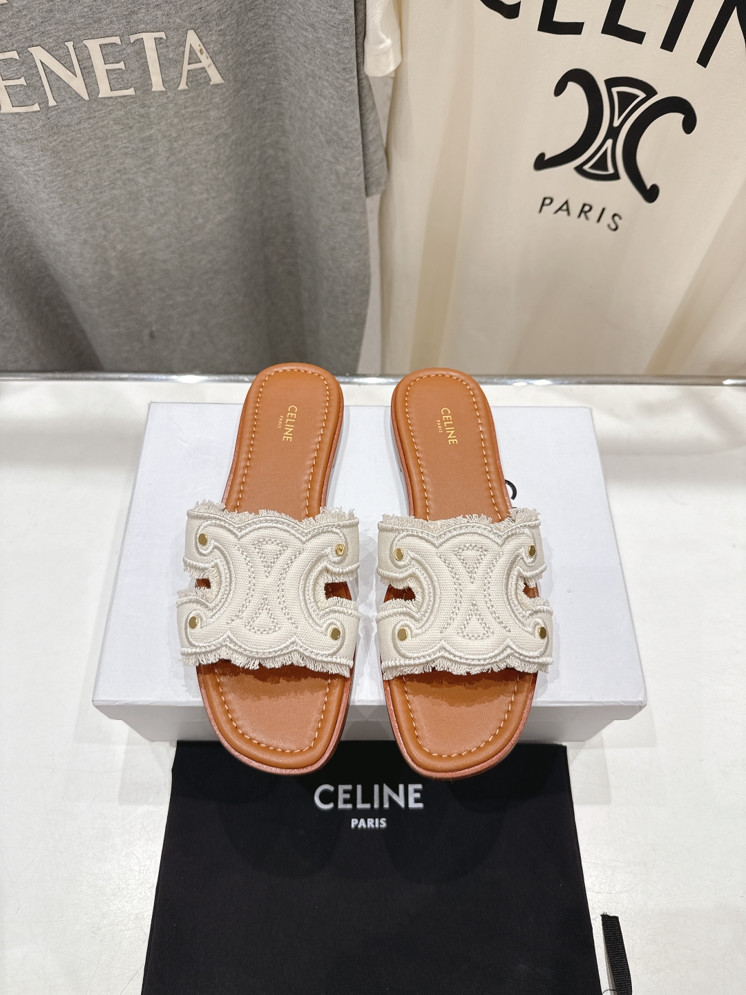 高版本出厂
 Celine*塞琳2025ss思琳初夏新款凯旋门Logo凉拖鞋
高级感十足  网红ins种