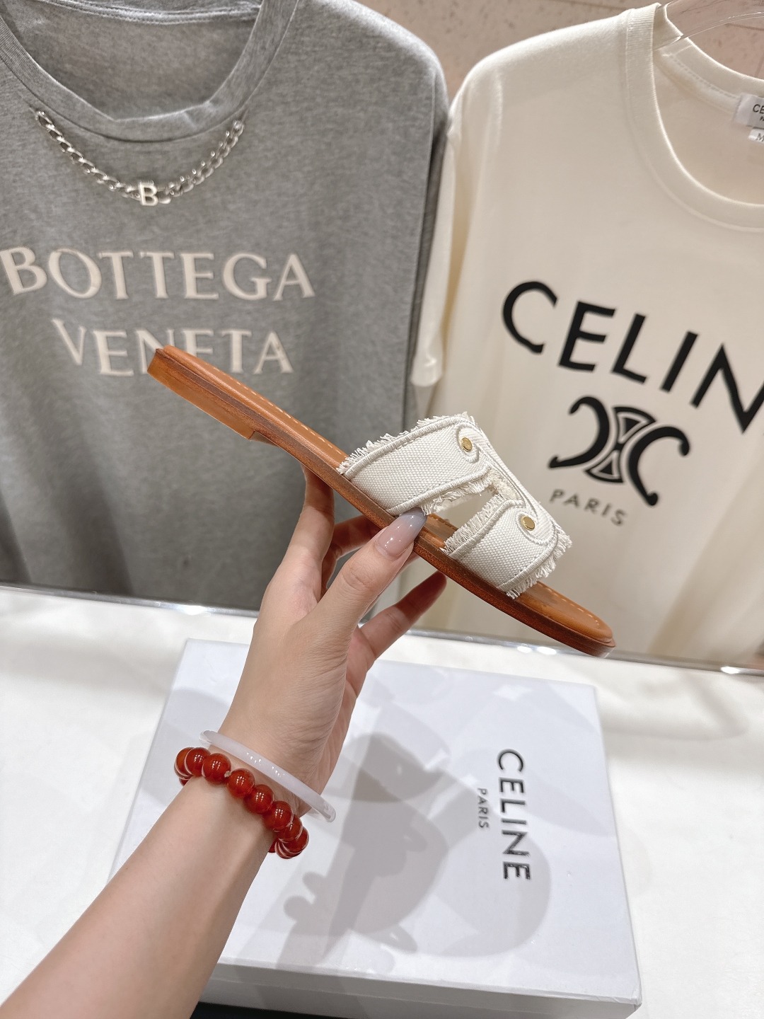 高版本出厂
 Celine*塞琳2025ss思琳初夏新款凯旋门Logo凉拖鞋
高级感十足  网红ins种