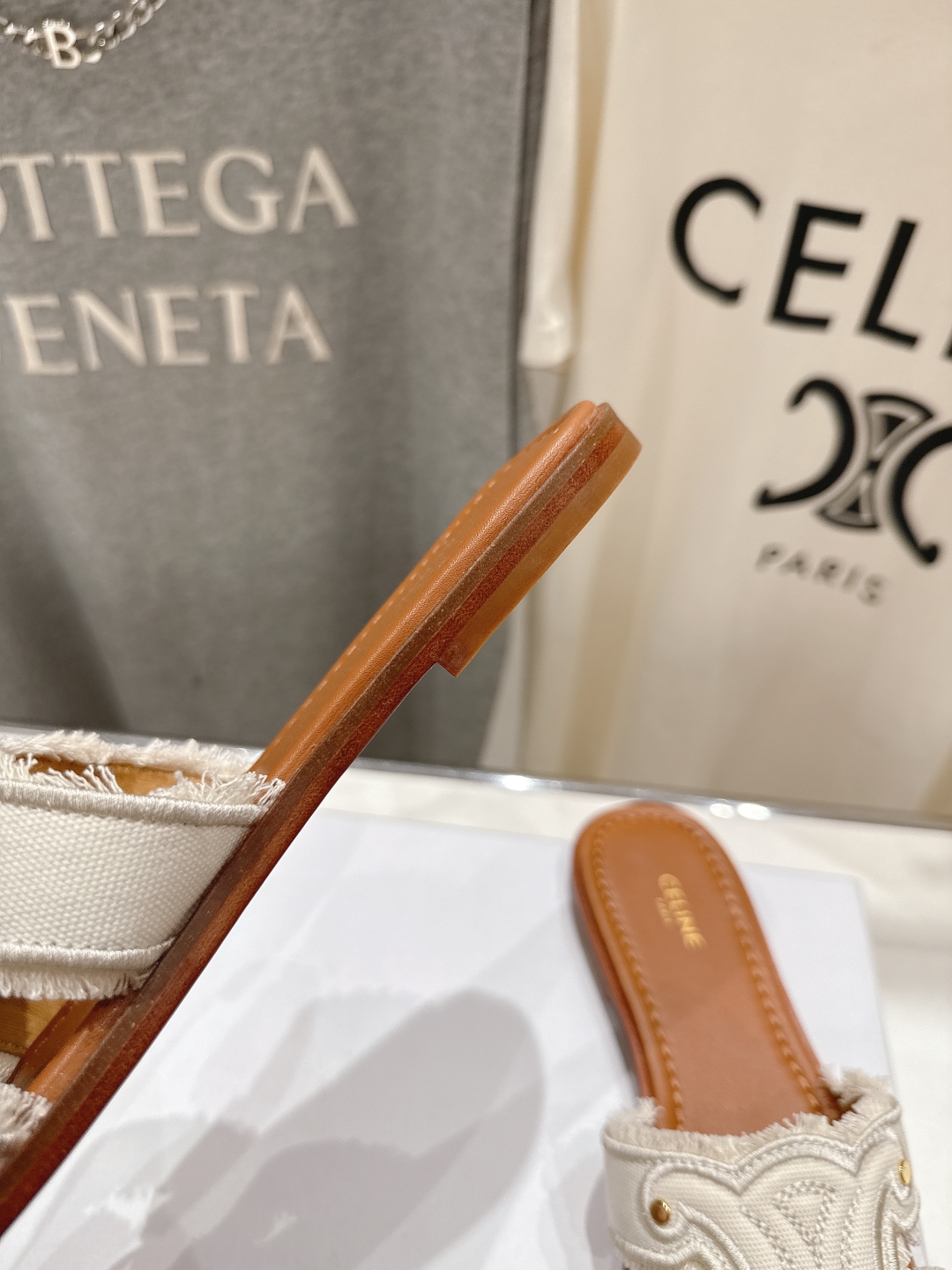 高版本出厂
 Celine*塞琳2025ss思琳初夏新款凯旋门Logo凉拖鞋
高级感十足  网红ins种