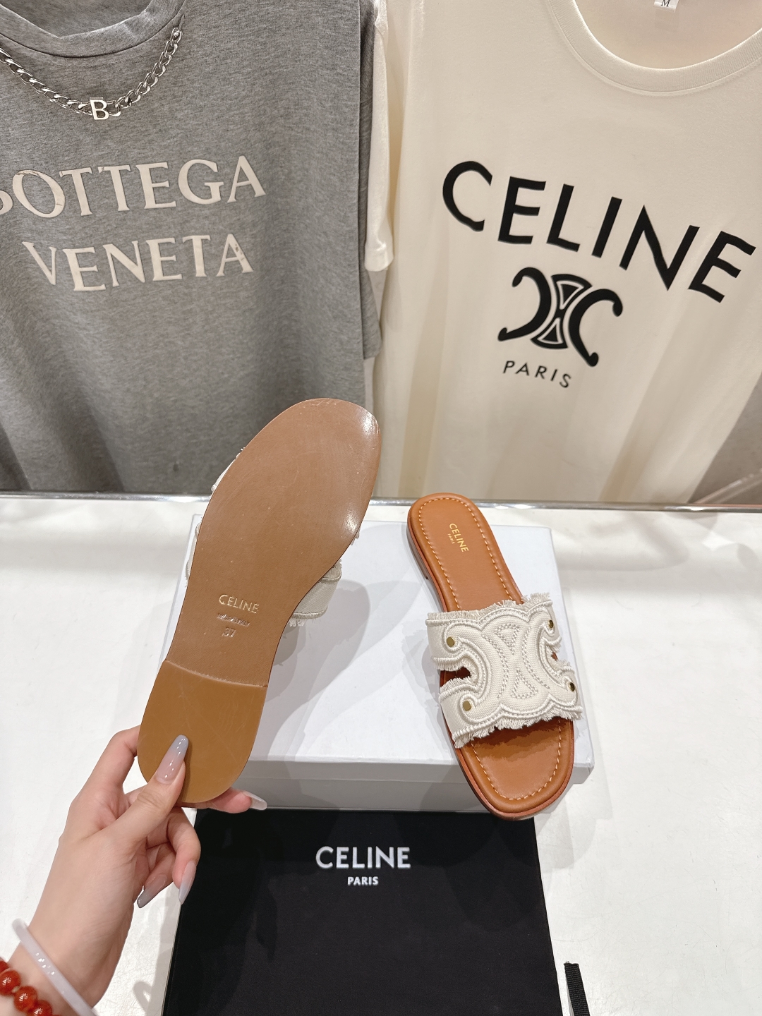 高版本出厂
 Celine*塞琳2025ss思琳初夏新款凯旋门Logo凉拖鞋
高级感十足  网红ins种
