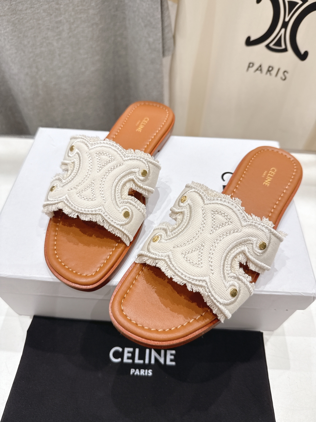 高版本出厂
 Celine*塞琳2025ss思琳初夏新款凯旋门Logo凉拖鞋
高级感十足  网红ins种
