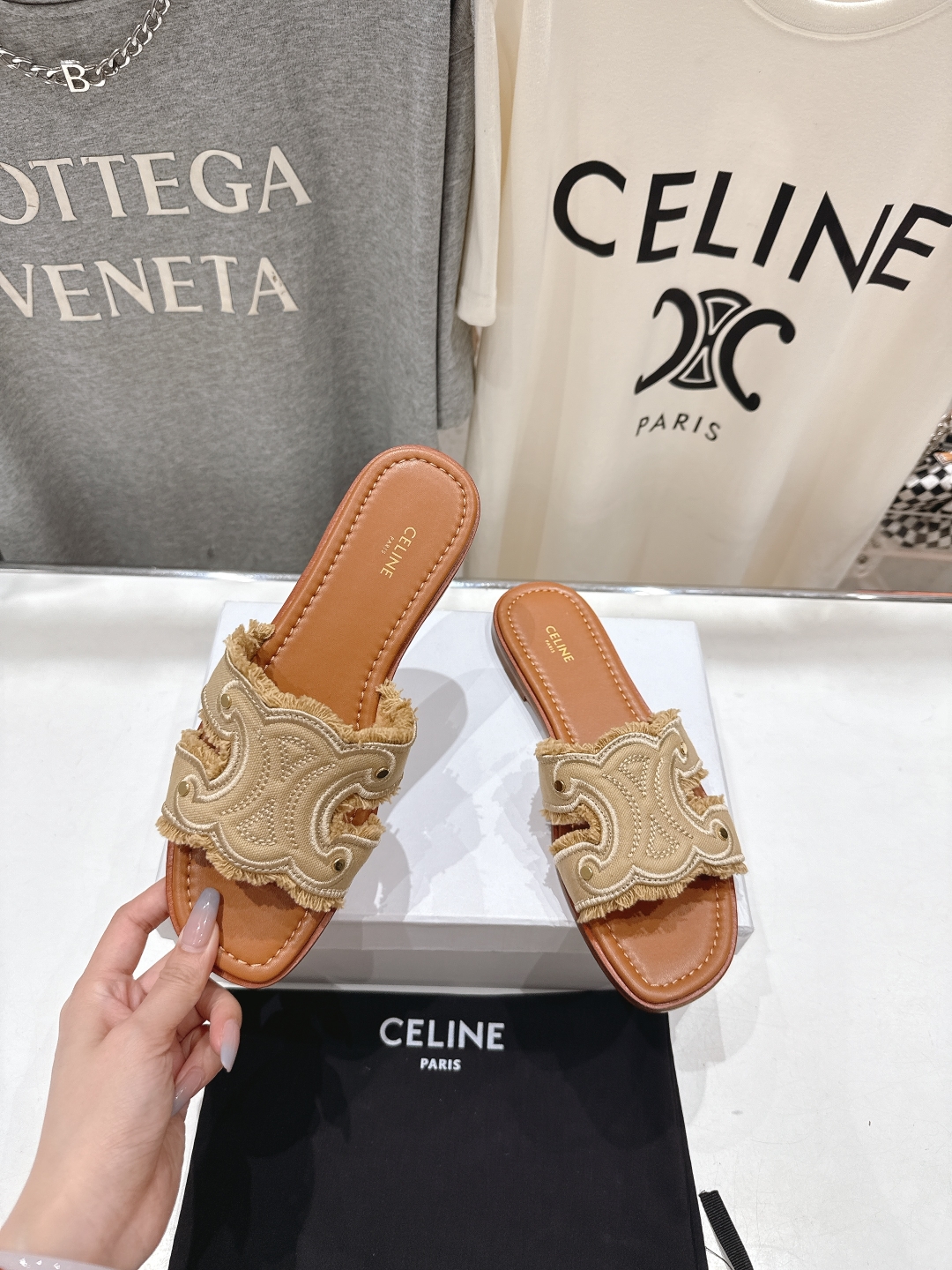 高版本出厂
 Celine*塞琳2025ss思琳初夏新款凯旋门Logo凉拖鞋
高级感十足  网红ins种