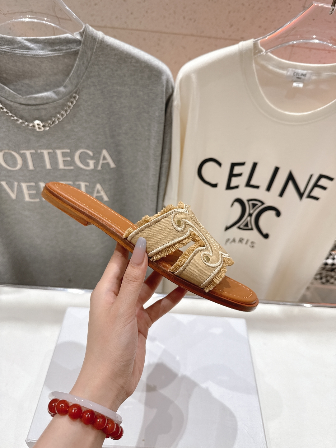 高版本出厂
 Celine*塞琳2025ss思琳初夏新款凯旋门Logo凉拖鞋
高级感十足  网红ins种