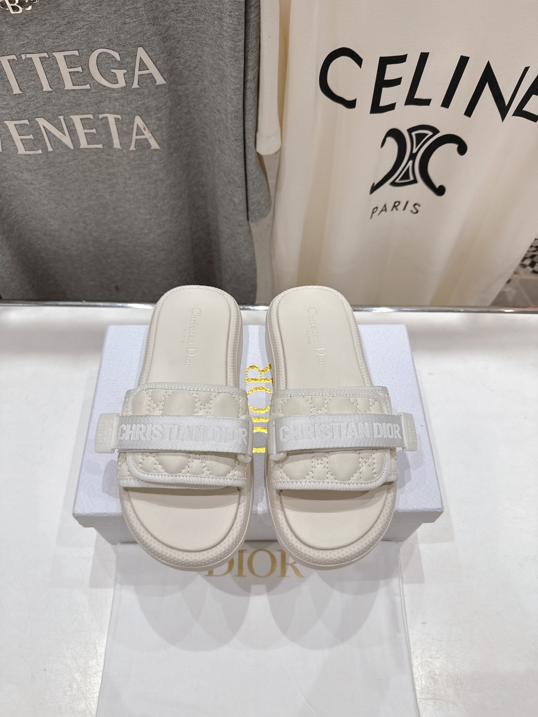 高版本出厂
  Dior*迪奥D家2025ss夏季新款仙女风厚底魔术贴拖鞋

11原版复刻 市面上最高版