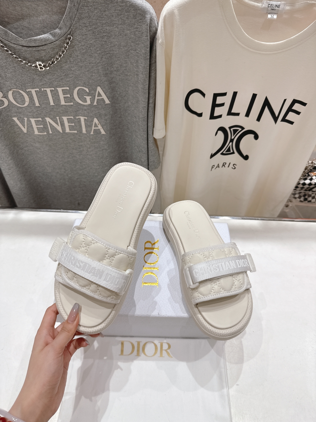 高版本出厂
  Dior*迪奥D家2025ss夏季新款仙女风厚底魔术贴拖鞋

11原版复刻 市面上最高版