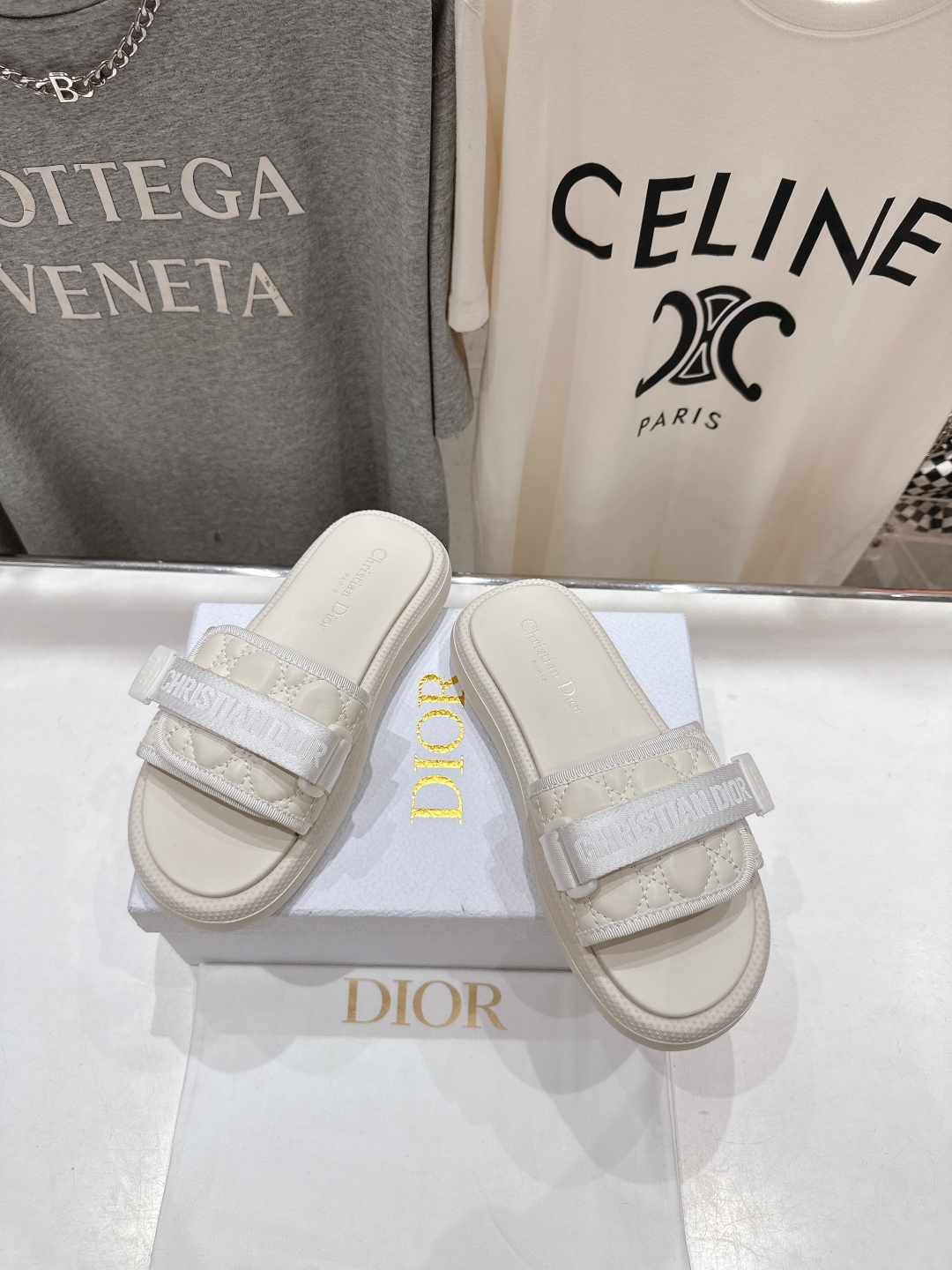 高版本出厂
  Dior*迪奥D家2025ss夏季新款仙女风厚底魔术贴拖鞋

11原版复刻 市面上最高版