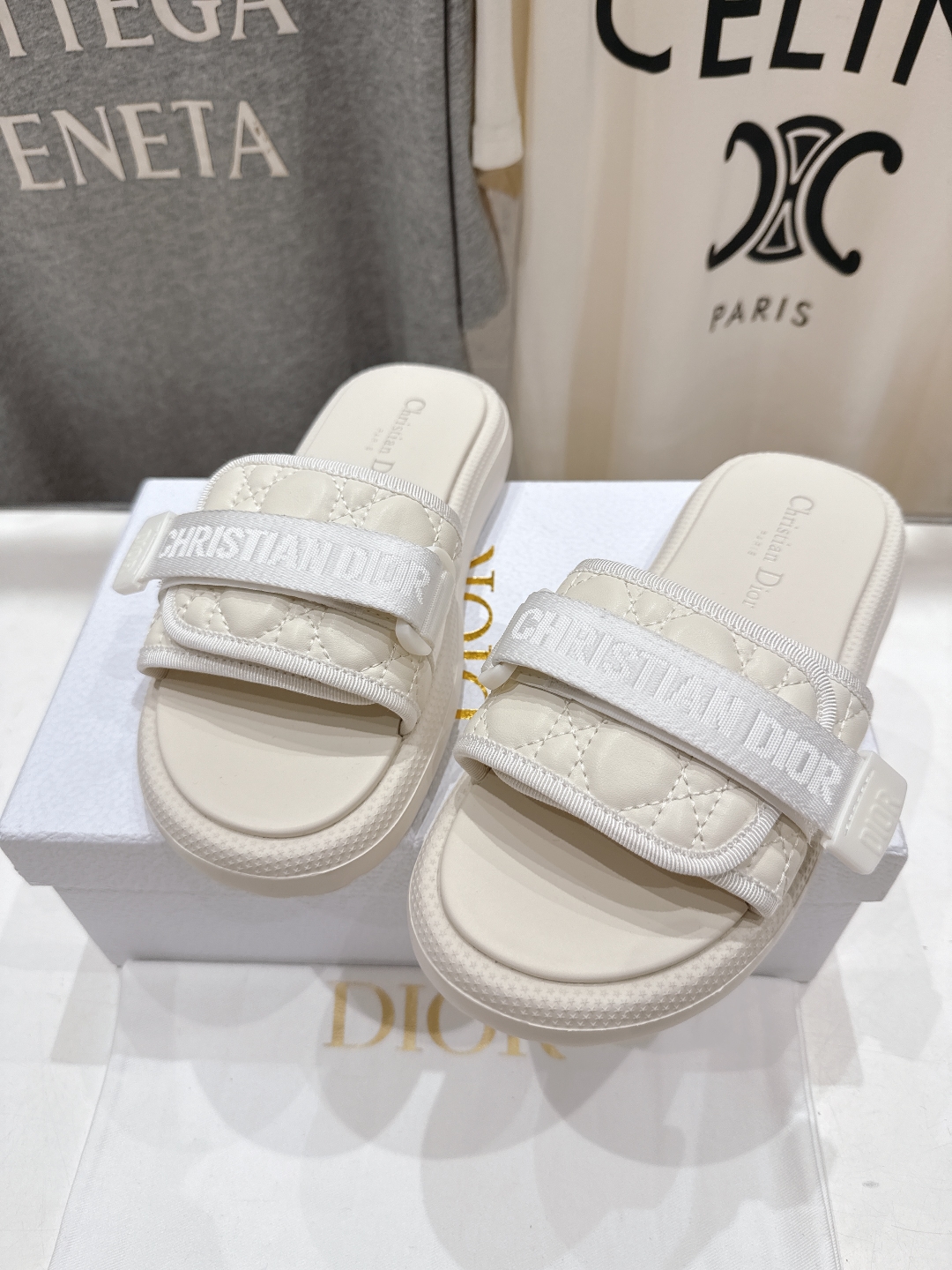 高版本出厂
  Dior*迪奥D家2025ss夏季新款仙女风厚底魔术贴拖鞋

11原版复刻 市面上最高版