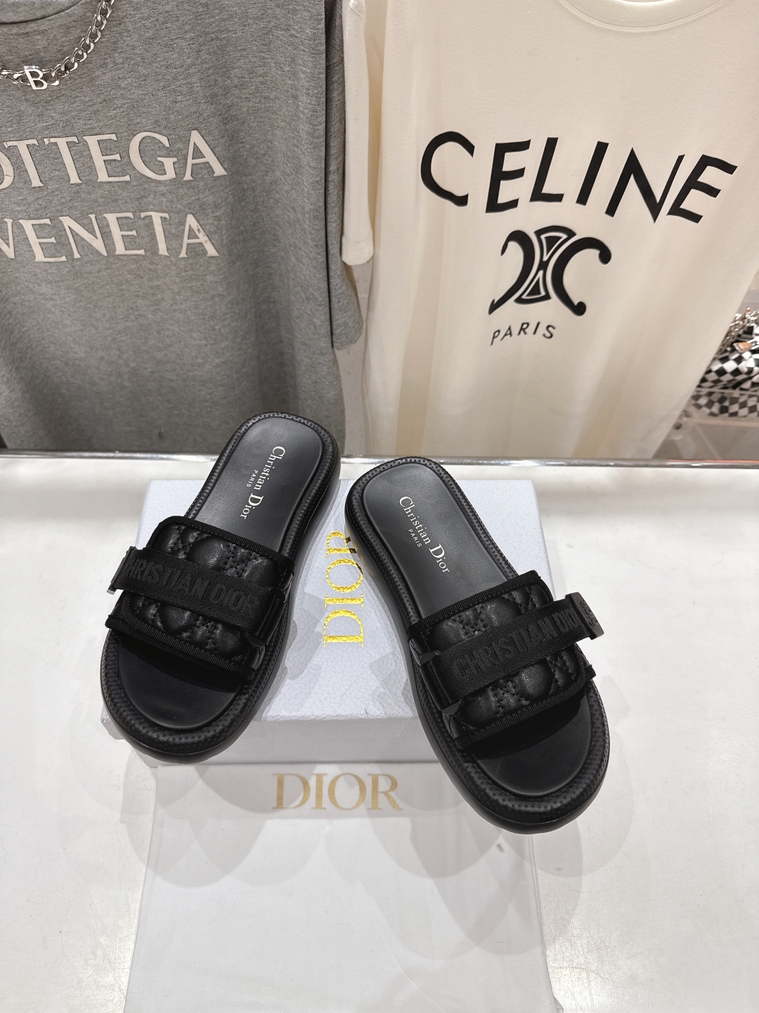 高版本出厂
  Dior*迪奥D家2025ss夏季新款仙女风厚底魔术贴拖鞋

11原版复刻 市面上最高版