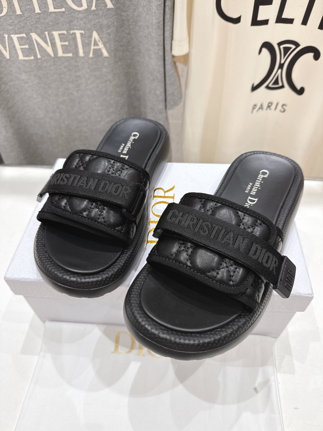 高版本出厂
  Dior*迪奥D家2025ss夏季新款仙女风厚底魔术贴拖鞋

11原版复刻 市面上最高版