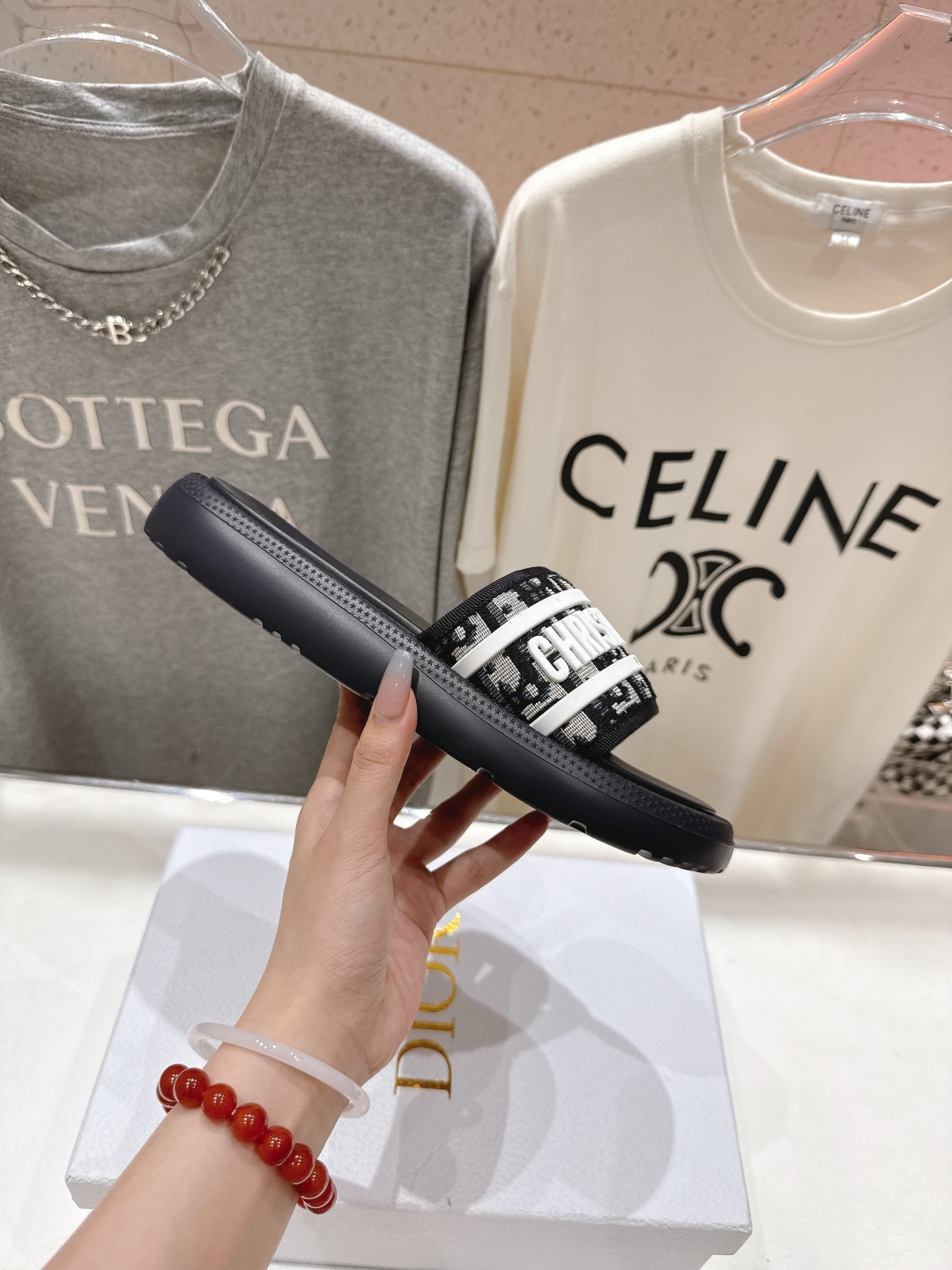高版本出厂
  Dior*迪奥D家2025ss夏季新款仙女风厚底魔术贴拖鞋

11原版复刻 市面上最高版