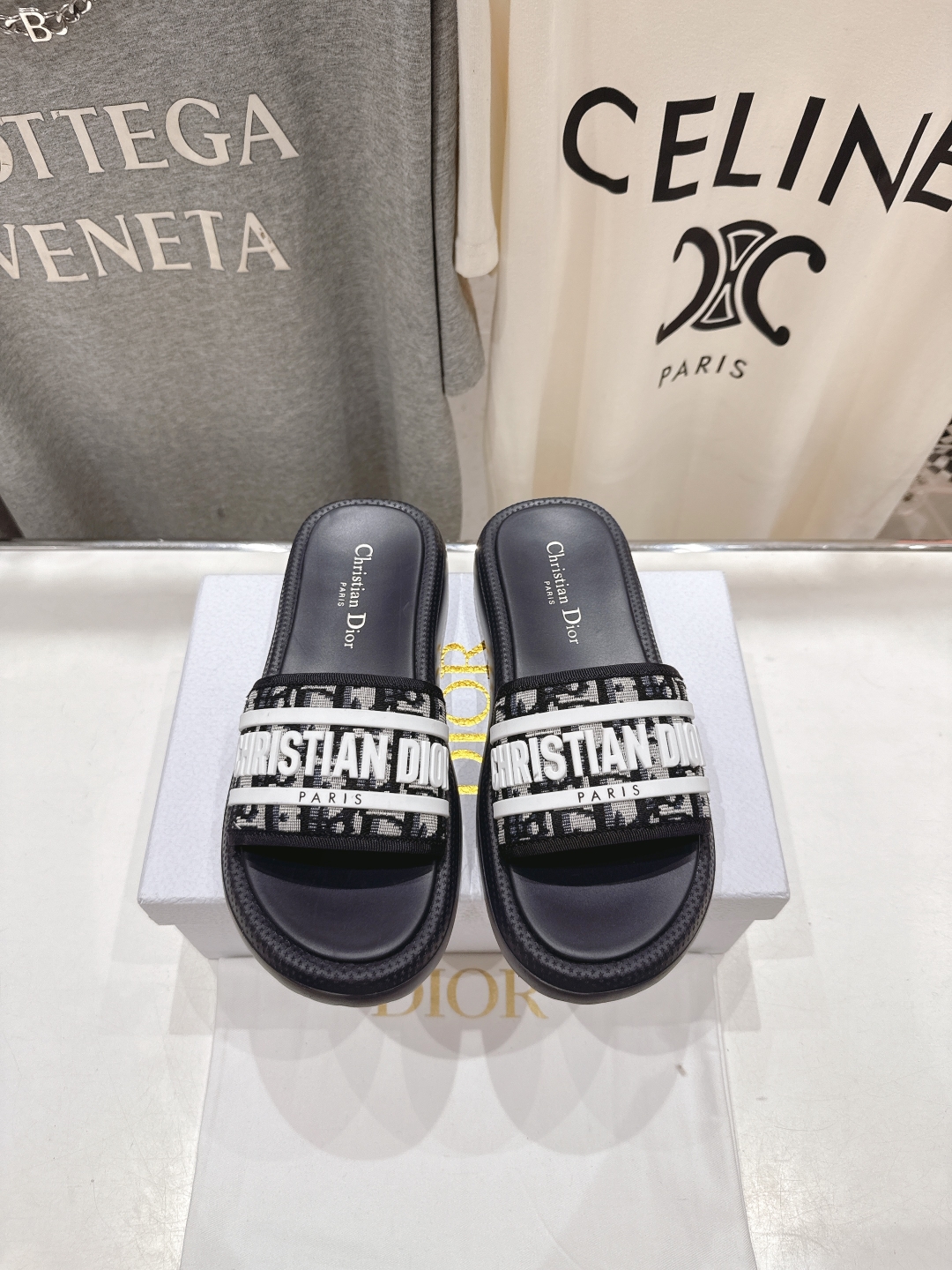高版本出厂
  Dior*迪奥D家2025ss夏季新款仙女风厚底魔术贴拖鞋

11原版复刻 市面上最高版