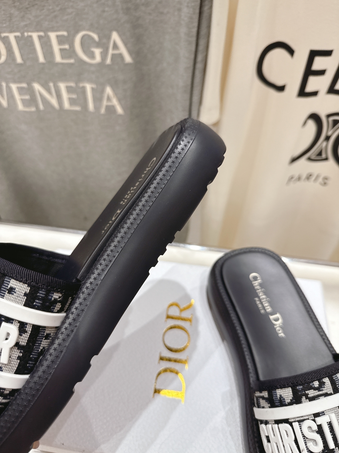 高版本出厂
  Dior*迪奥D家2025ss夏季新款仙女风厚底魔术贴拖鞋

11原版复刻 市面上最高版