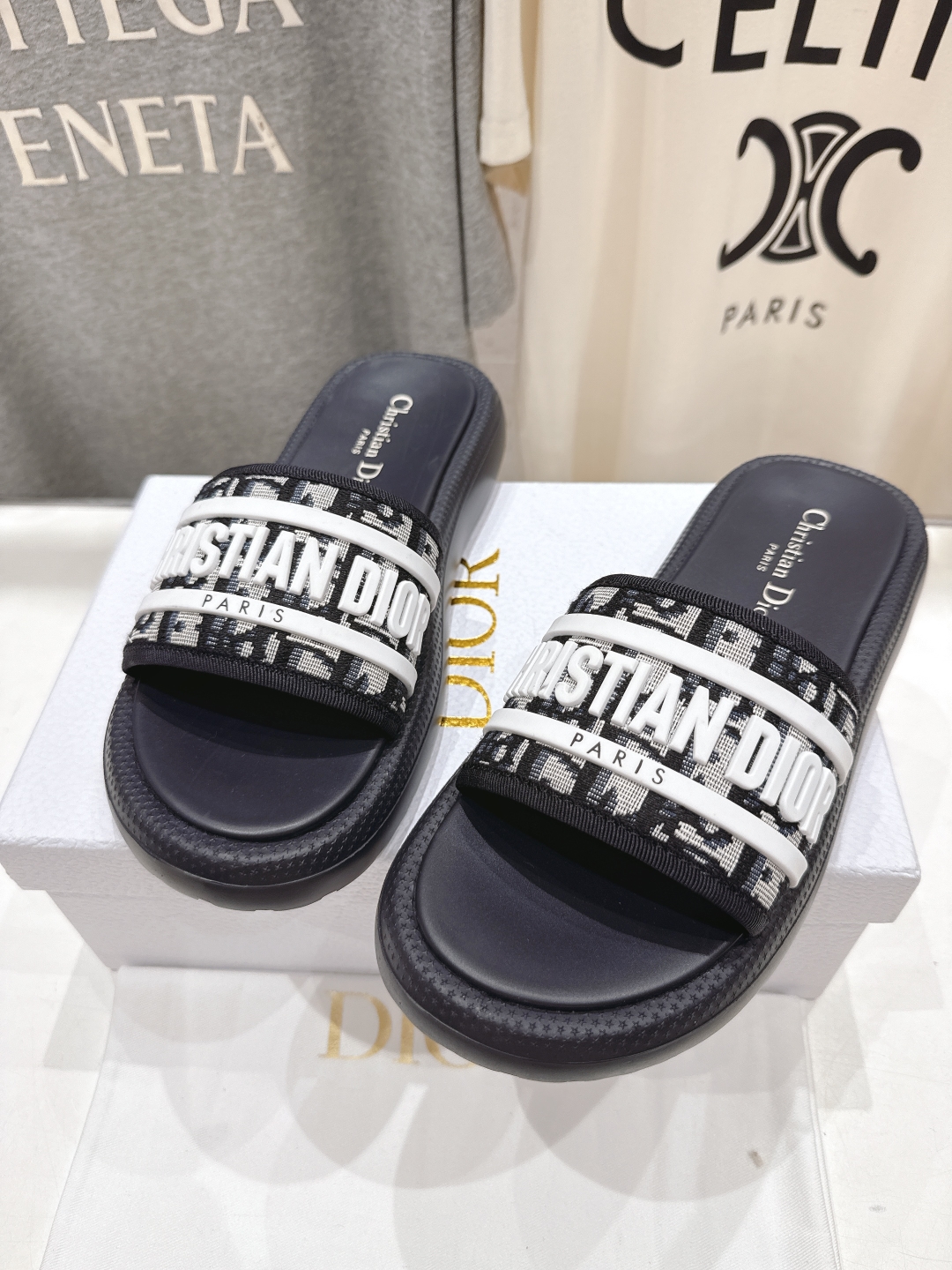 高版本出厂
  Dior*迪奥D家2025ss夏季新款仙女风厚底魔术贴拖鞋

11原版复刻 市面上最高版