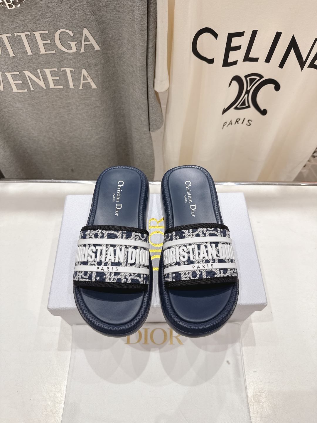 高版本出厂
  Dior*迪奥D家2025ss夏季新款仙女风厚底魔术贴拖鞋

11原版复刻 市面上最高版
