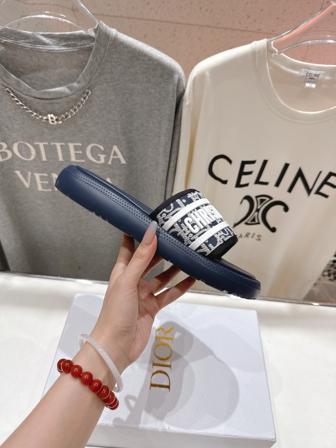 高版本出厂
  Dior*迪奥D家2025ss夏季新款仙女风厚底魔术贴拖鞋

11原版复刻 市面上最高版