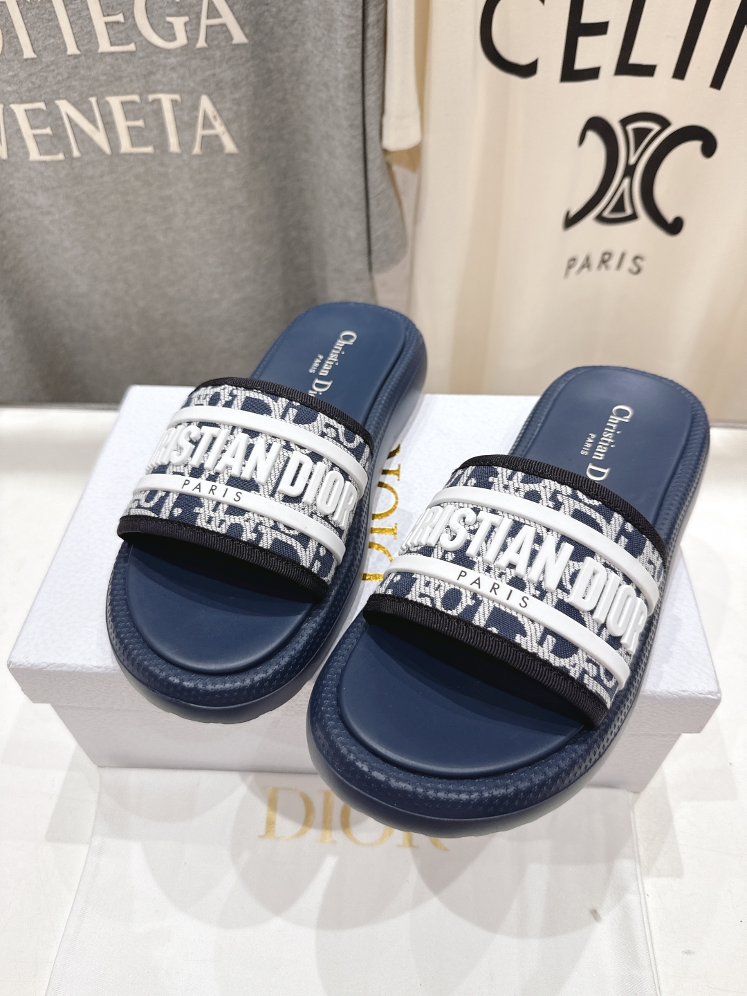 高版本出厂
  Dior*迪奥D家2025ss夏季新款仙女风厚底魔术贴拖鞋

11原版复刻 市面上最高版