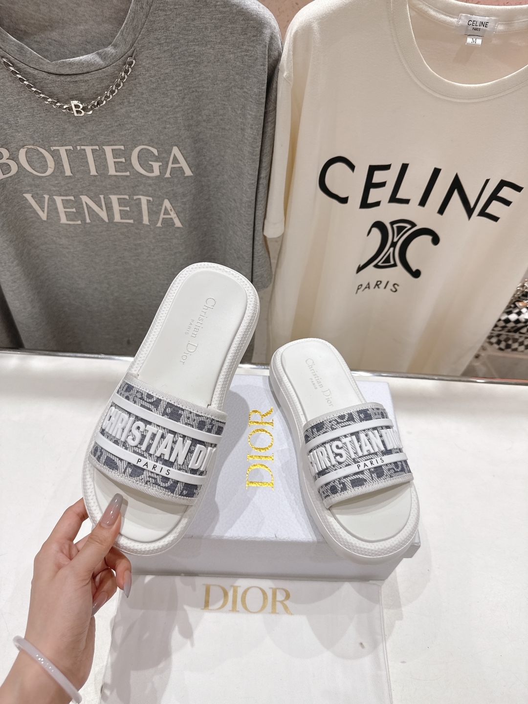 高版本出厂
  Dior*迪奥D家2025ss夏季新款仙女风厚底魔术贴拖鞋

11原版复刻 市面上最高版