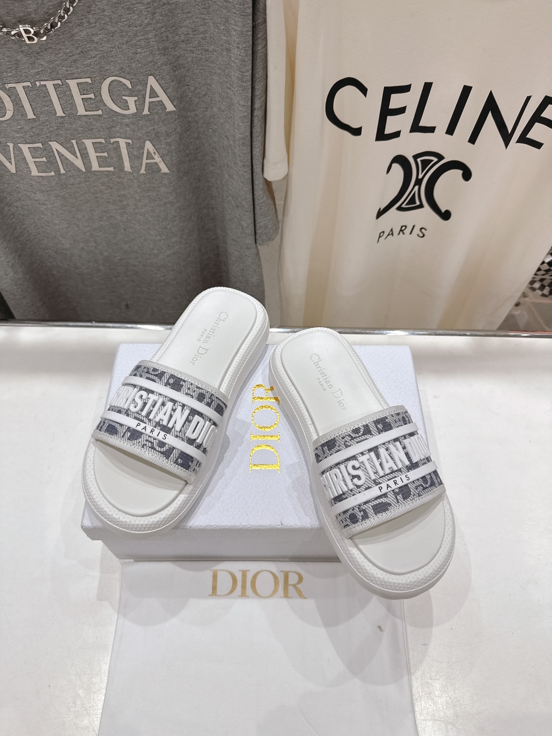 高版本出厂
  Dior*迪奥D家2025ss夏季新款仙女风厚底魔术贴拖鞋

11原版复刻 市面上最高版