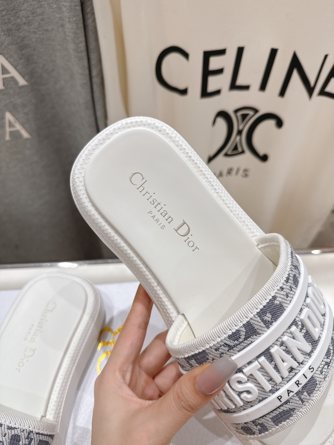 高版本出厂
  Dior*迪奥D家2025ss夏季新款仙女风厚底魔术贴拖鞋

11原版复刻 市面上最高版