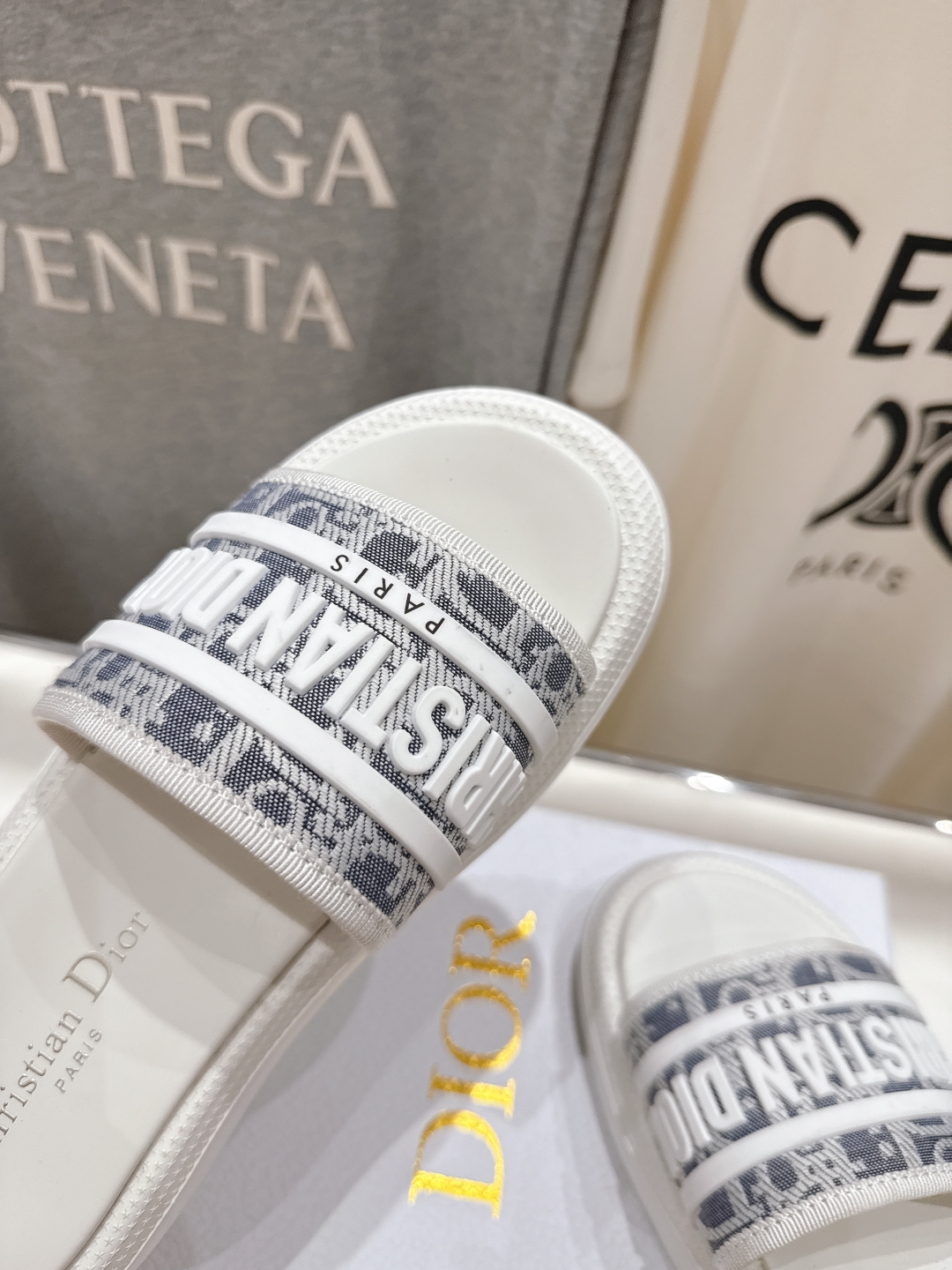 高版本出厂
  Dior*迪奥D家2025ss夏季新款仙女风厚底魔术贴拖鞋

11原版复刻 市面上最高版