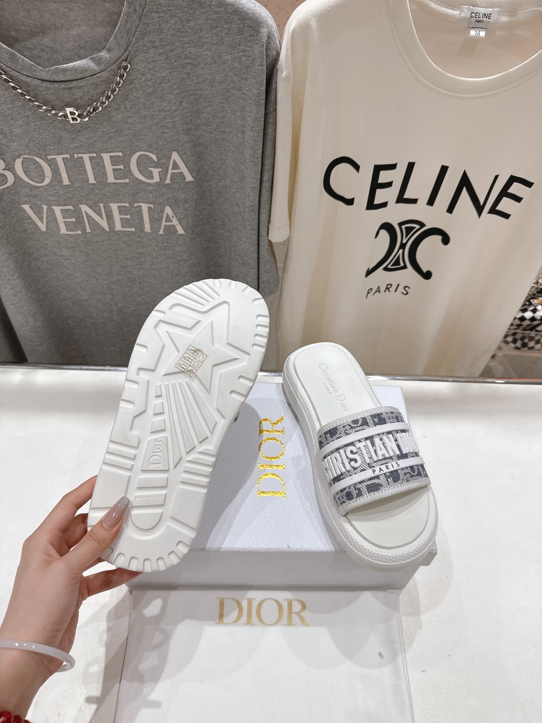 高版本出厂
  Dior*迪奥D家2025ss夏季新款仙女风厚底魔术贴拖鞋

11原版复刻 市面上最高版
