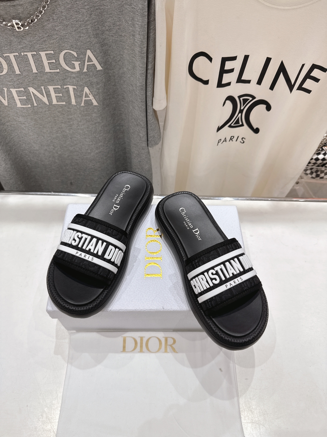 高版本出厂
  Dior*迪奥D家2025ss夏季新款仙女风厚底魔术贴拖鞋

11原版复刻 市面上最高版