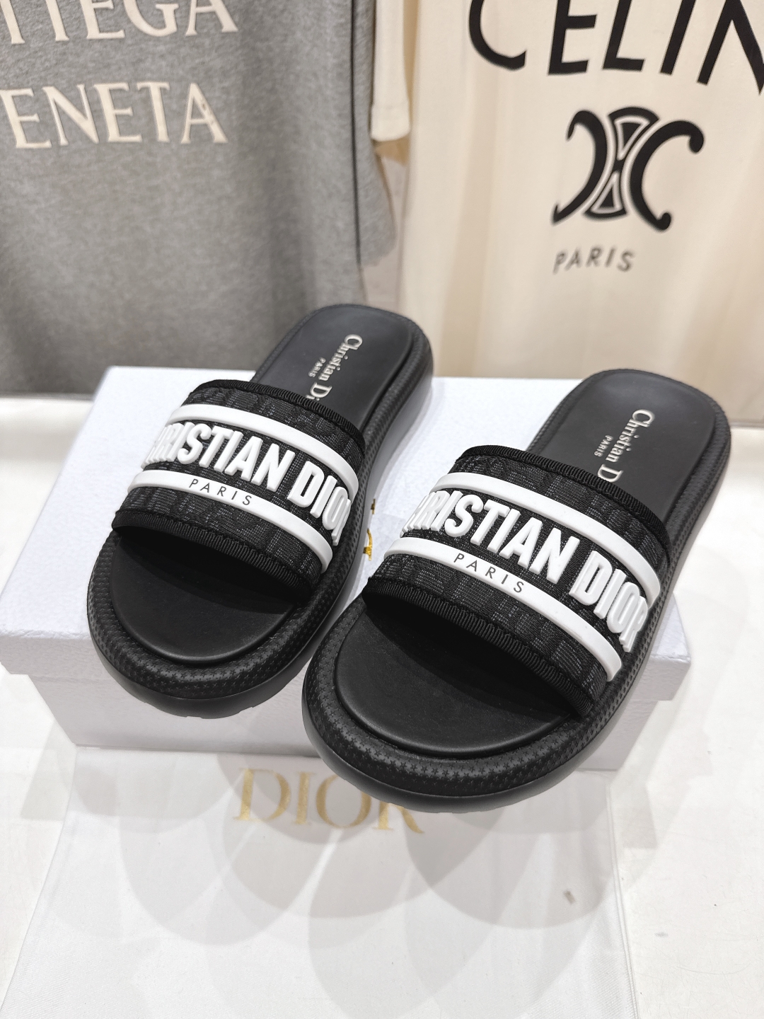 高版本出厂
  Dior*迪奥D家2025ss夏季新款仙女风厚底魔术贴拖鞋

11原版复刻 市面上最高版
