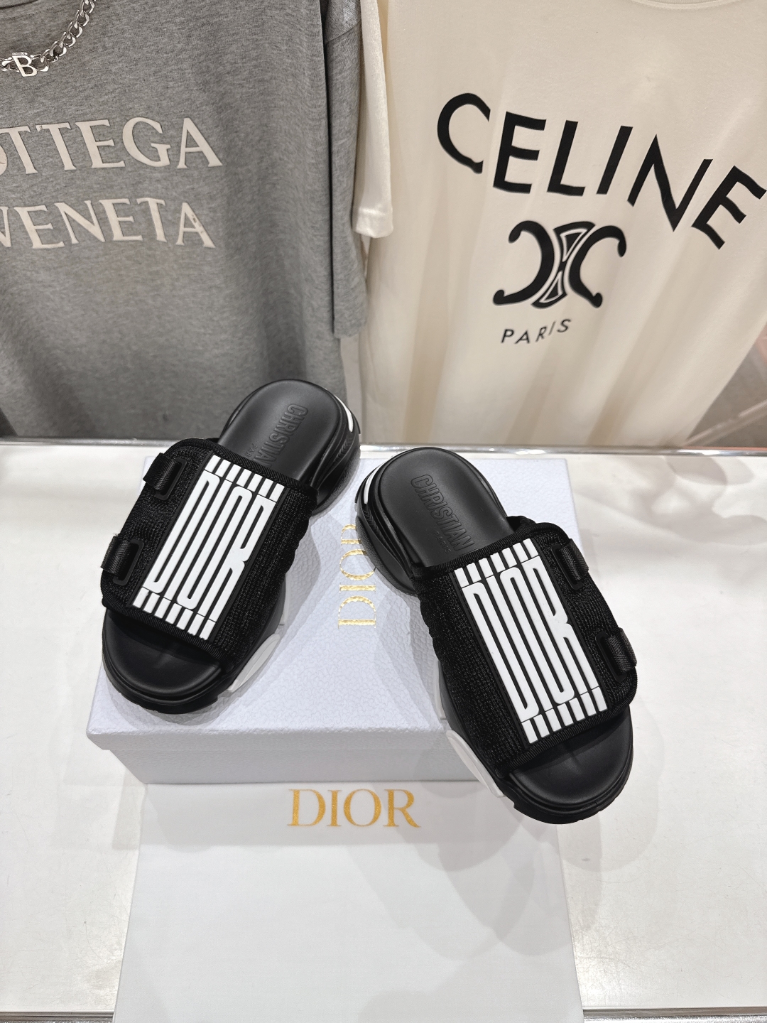高版本出厂
  Dior*迪奥D家2025ss夏季新款仙女风厚底魔术贴拖鞋

11原版复刻 市面上最高版