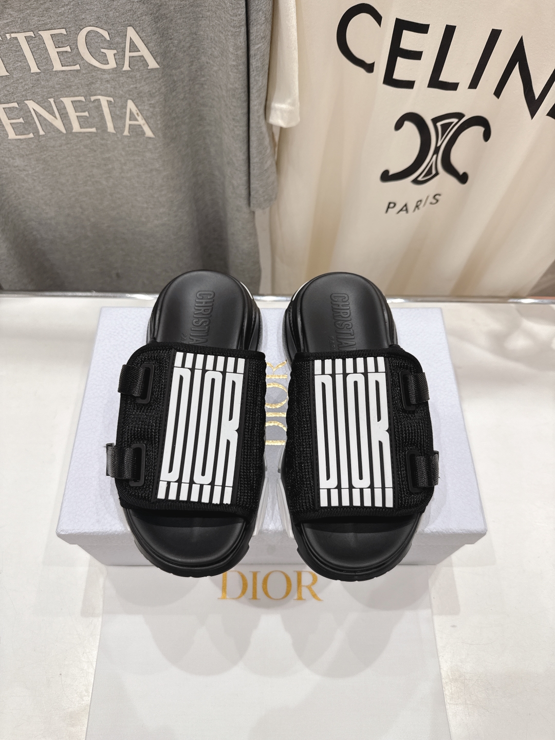 高版本出厂
  Dior*迪奥D家2025ss夏季新款仙女风厚底魔术贴拖鞋

11原版复刻 市面上最高版