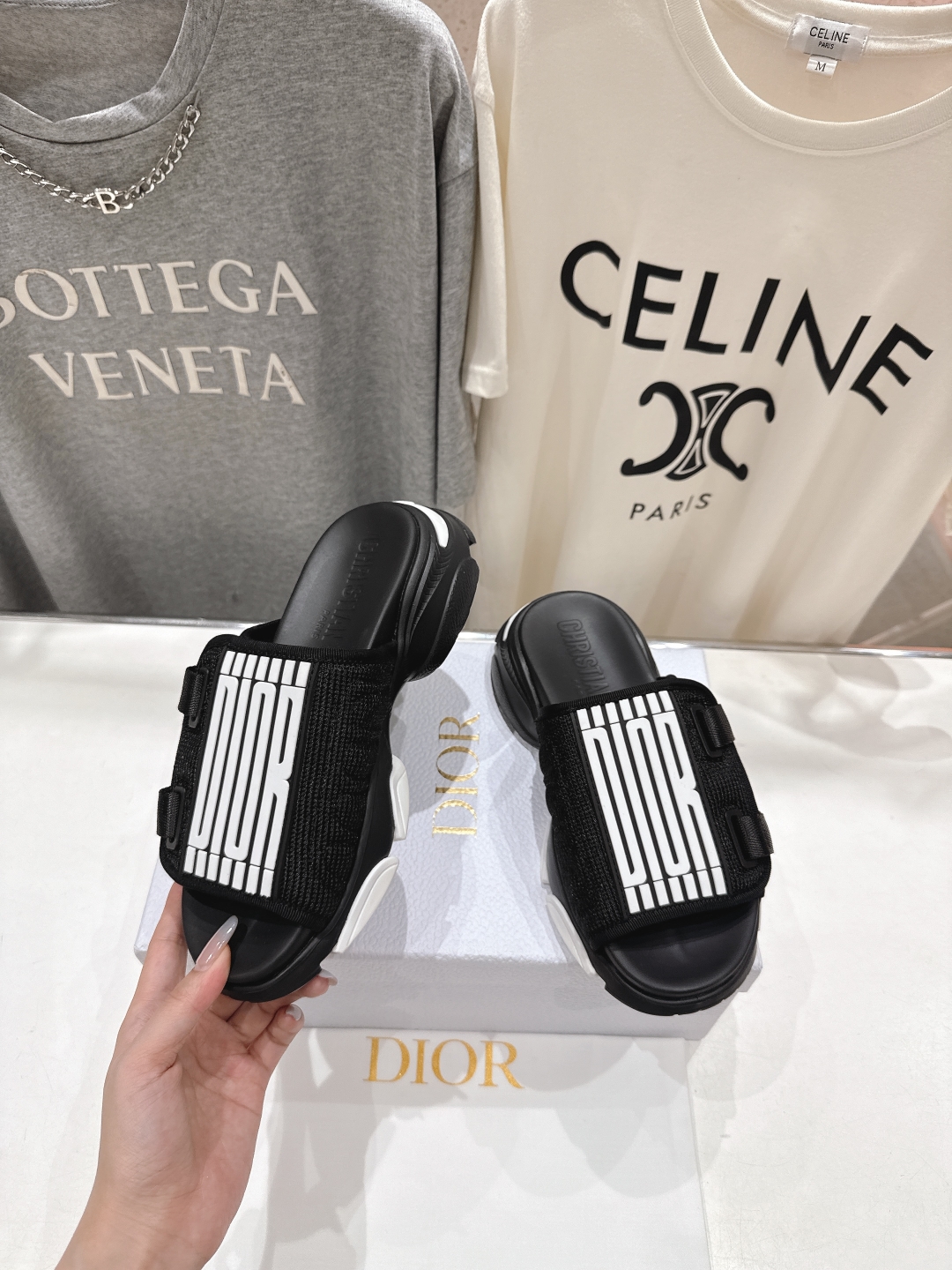 高版本出厂
  Dior*迪奥D家2025ss夏季新款仙女风厚底魔术贴拖鞋

11原版复刻 市面上最高版