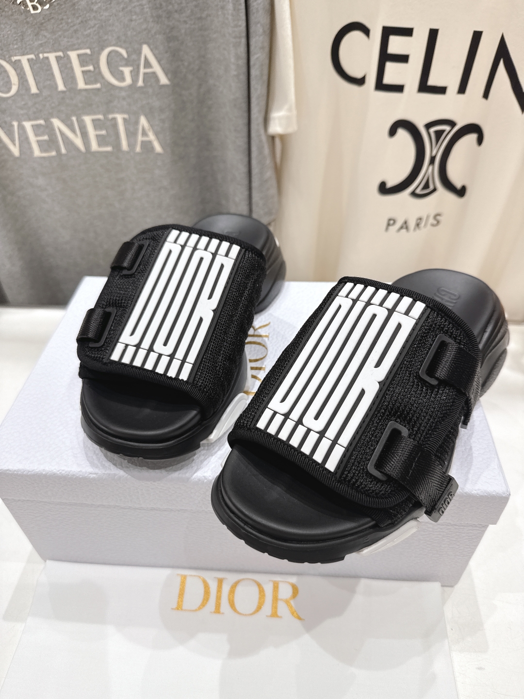 高版本出厂
  Dior*迪奥D家2025ss夏季新款仙女风厚底魔术贴拖鞋

11原版复刻 市面上最高版
