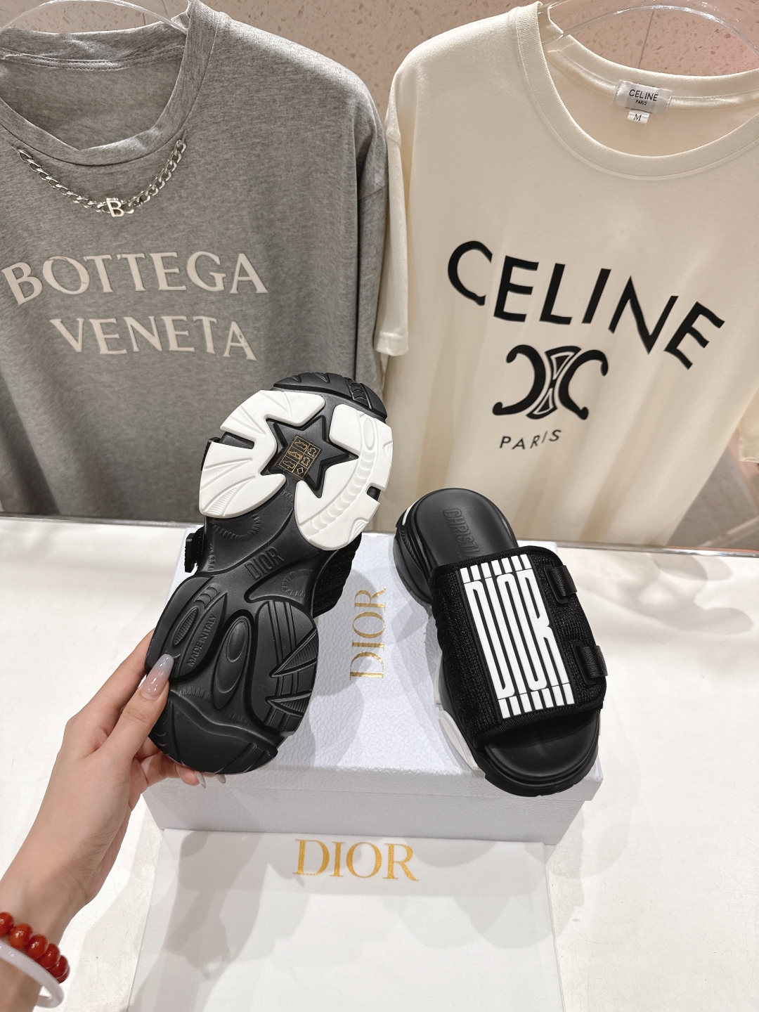 高版本出厂
  Dior*迪奥D家2025ss夏季新款仙女风厚底魔术贴拖鞋

11原版复刻 市面上最高版
