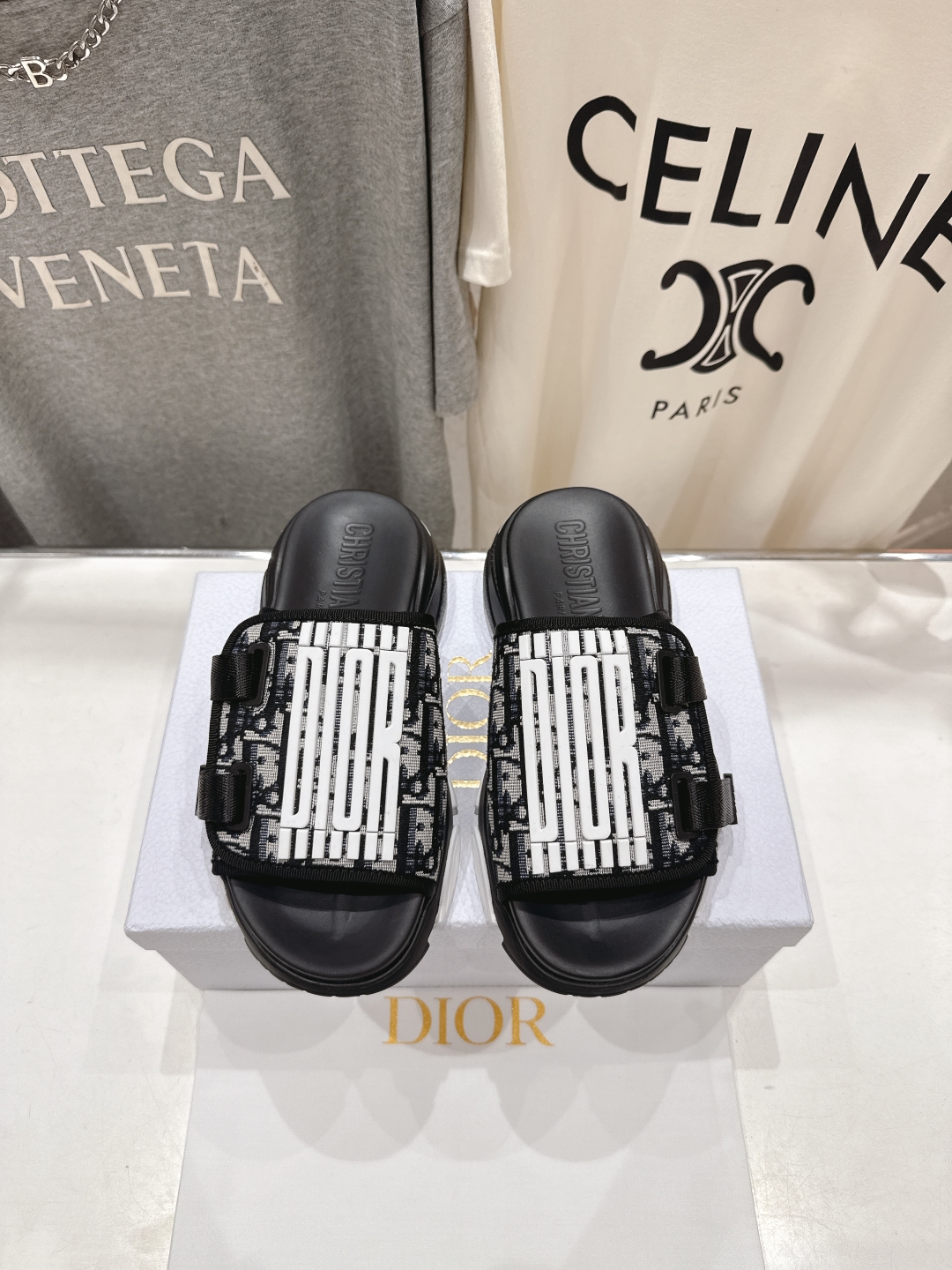 高版本出厂
  Dior*迪奥D家2025ss夏季新款仙女风厚底魔术贴拖鞋

11原版复刻 市面上最高版