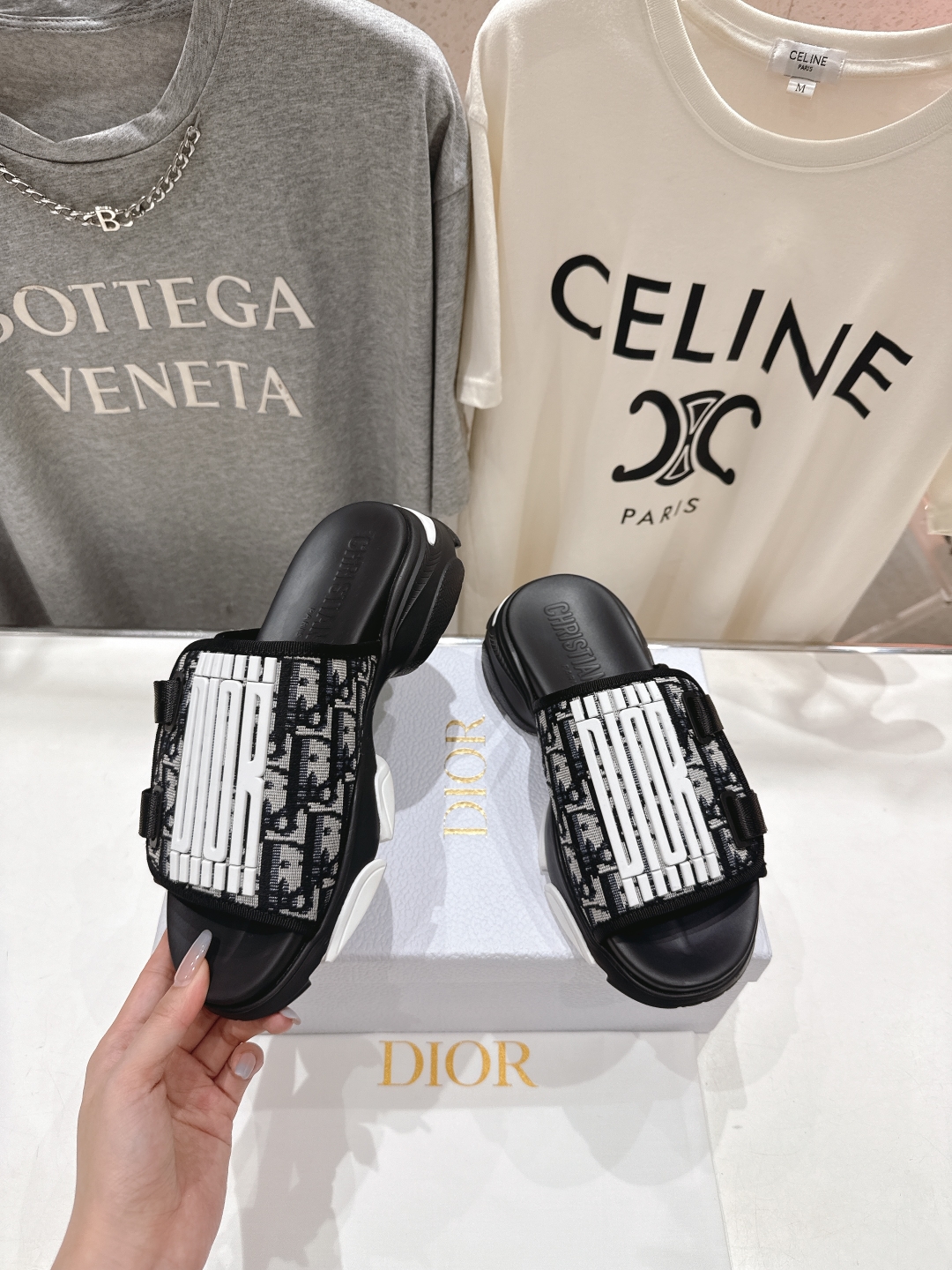 高版本出厂
  Dior*迪奥D家2025ss夏季新款仙女风厚底魔术贴拖鞋

11原版复刻 市面上最高版