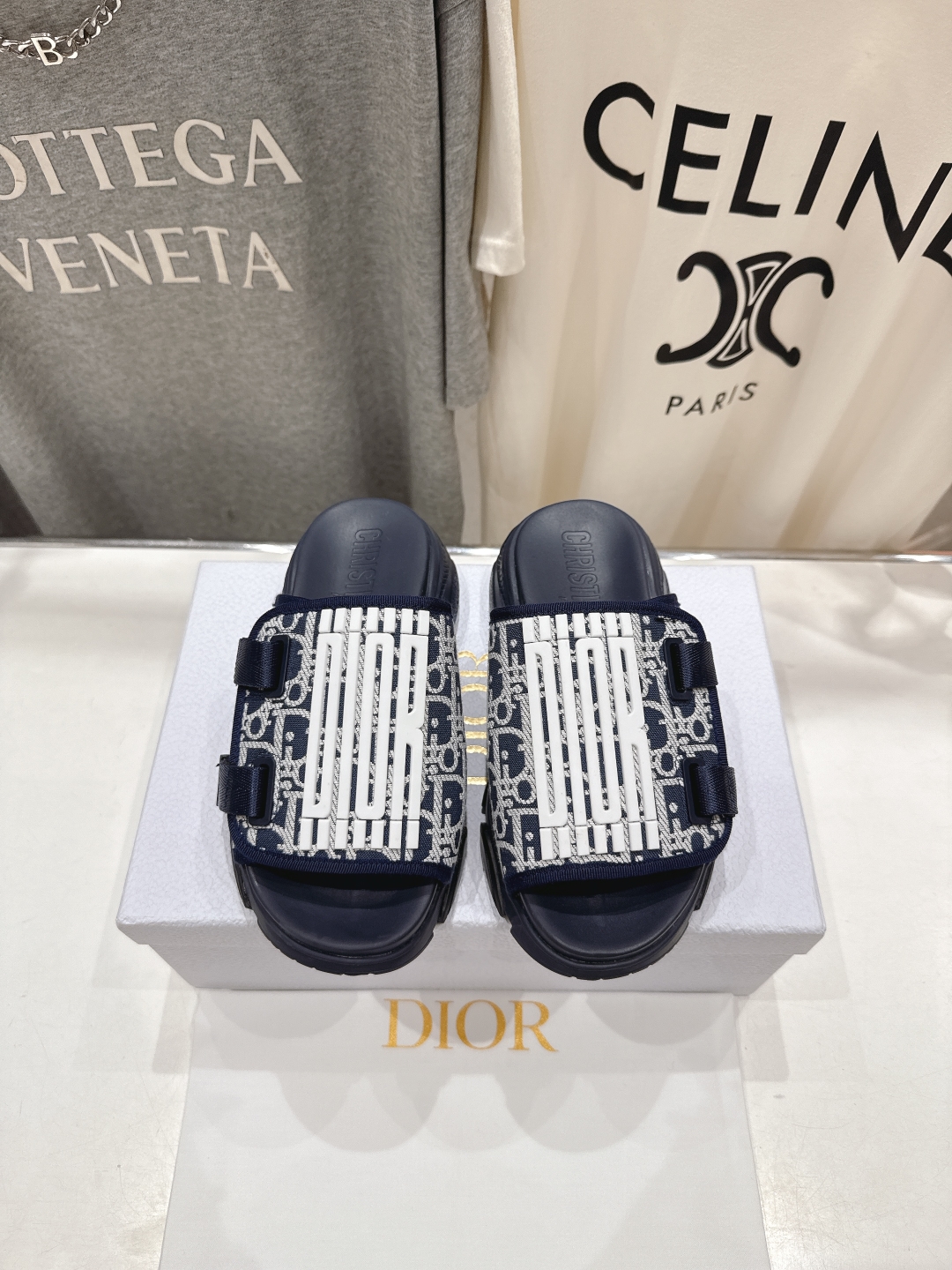 高版本出厂
  Dior*迪奥D家2025ss夏季新款仙女风厚底魔术贴拖鞋

11原版复刻 市面上最高版