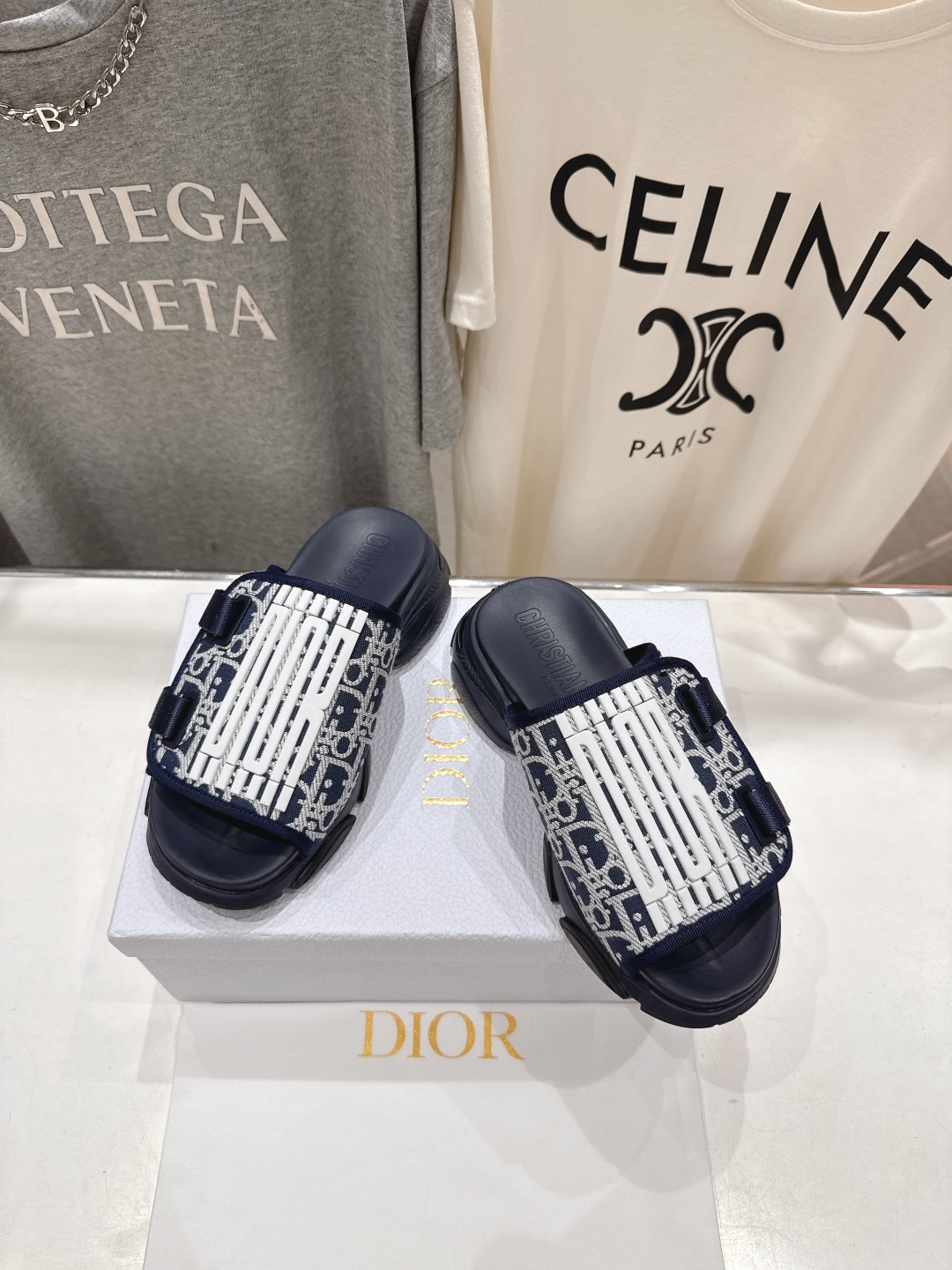 高版本出厂
  Dior*迪奥D家2025ss夏季新款仙女风厚底魔术贴拖鞋

11原版复刻 市面上最高版