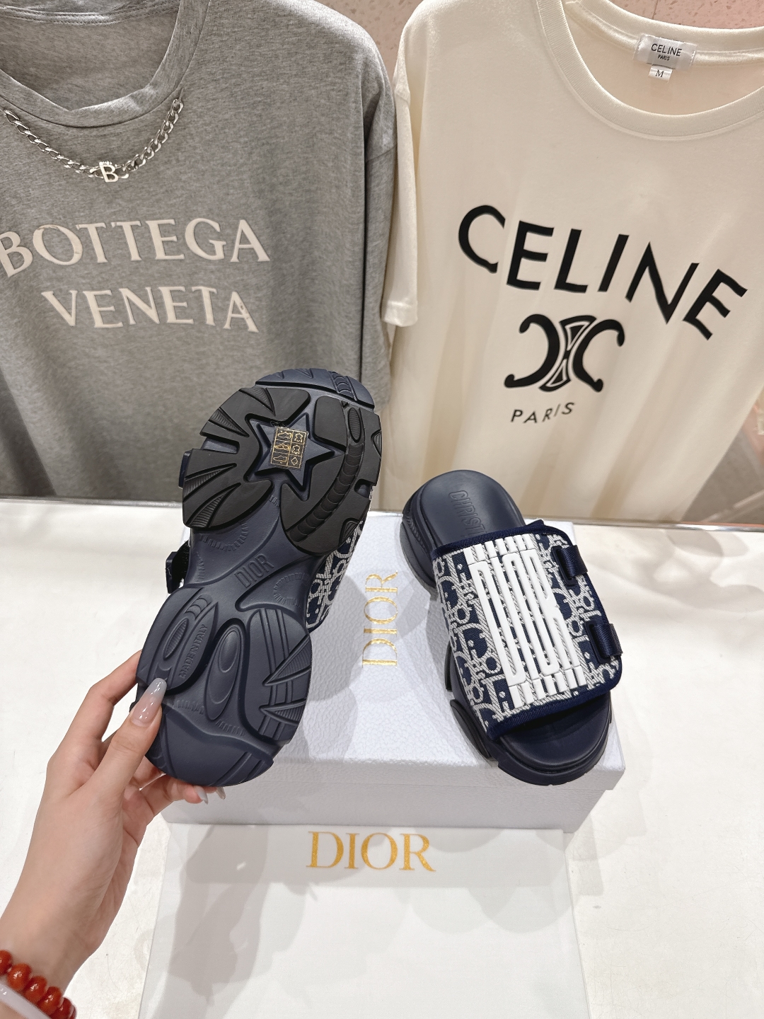 高版本出厂
  Dior*迪奥D家2025ss夏季新款仙女风厚底魔术贴拖鞋

11原版复刻 市面上最高版