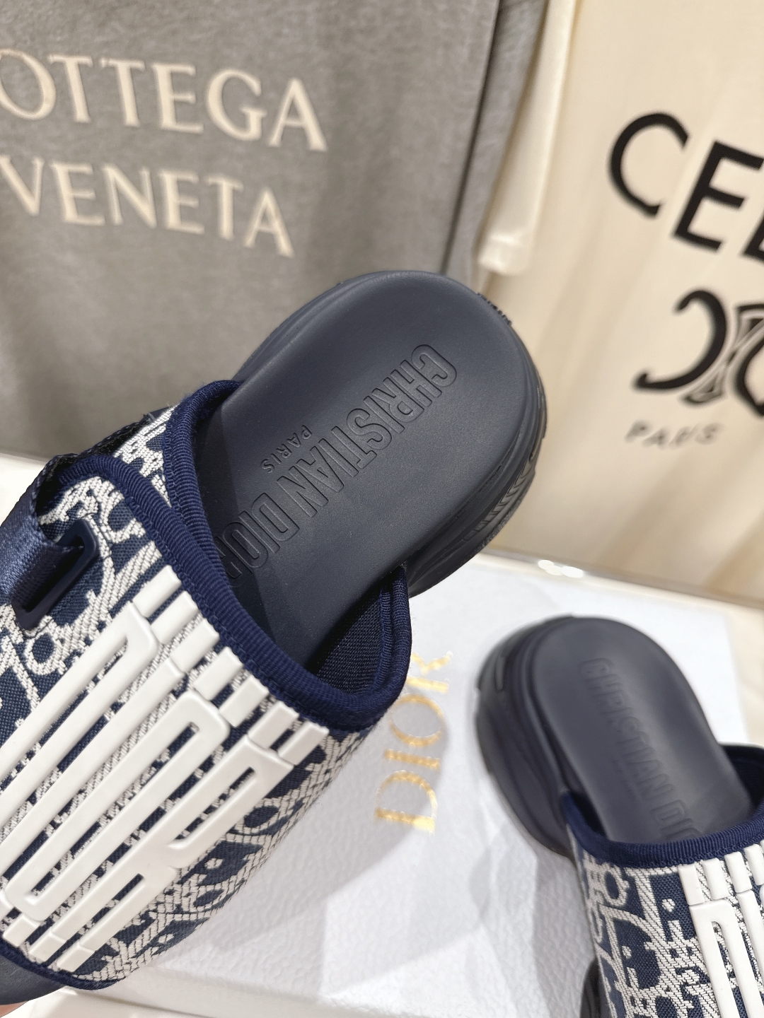 高版本出厂
  Dior*迪奥D家2025ss夏季新款仙女风厚底魔术贴拖鞋

11原版复刻 市面上最高版