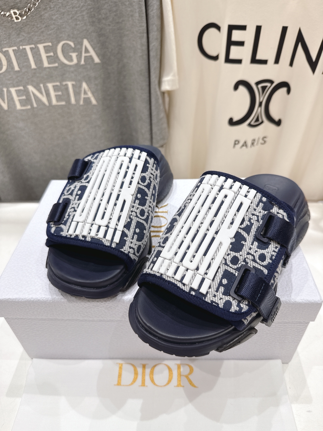 高版本出厂
  Dior*迪奥D家2025ss夏季新款仙女风厚底魔术贴拖鞋

11原版复刻 市面上最高版
