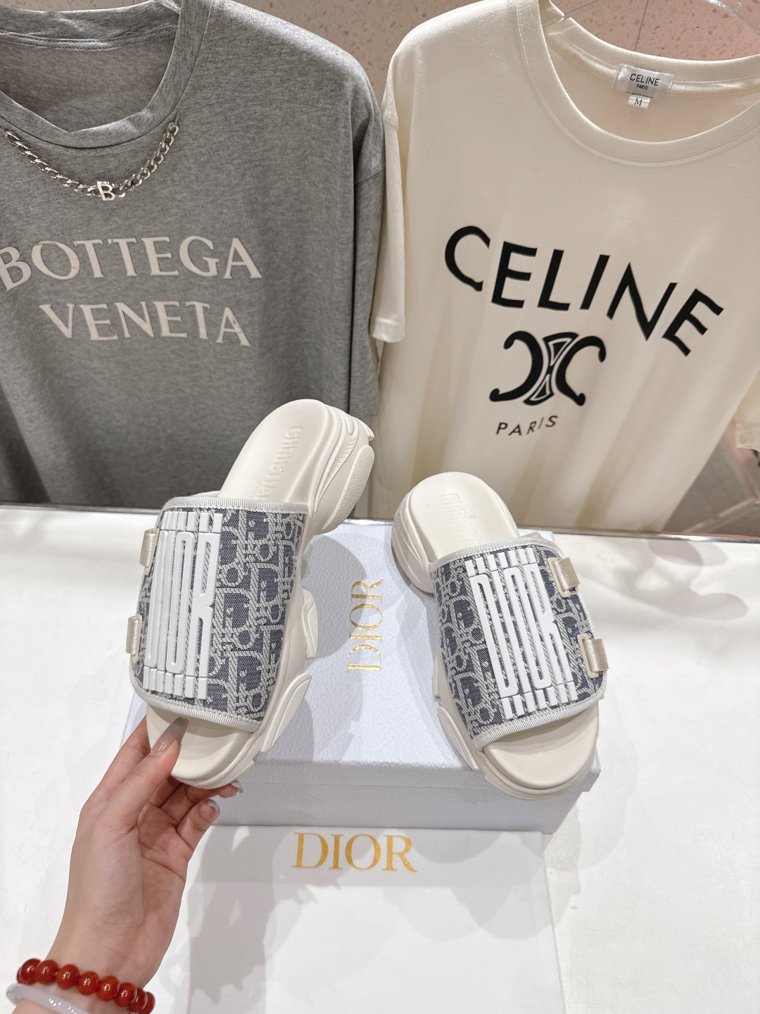 高版本出厂
  Dior*迪奥D家2025ss夏季新款仙女风厚底魔术贴拖鞋

11原版复刻 市面上最高版
