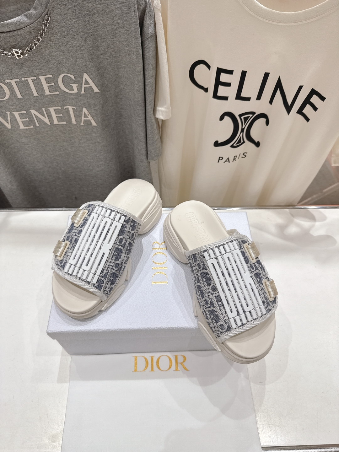 高版本出厂
  Dior*迪奥D家2025ss夏季新款仙女风厚底魔术贴拖鞋

11原版复刻 市面上最高版