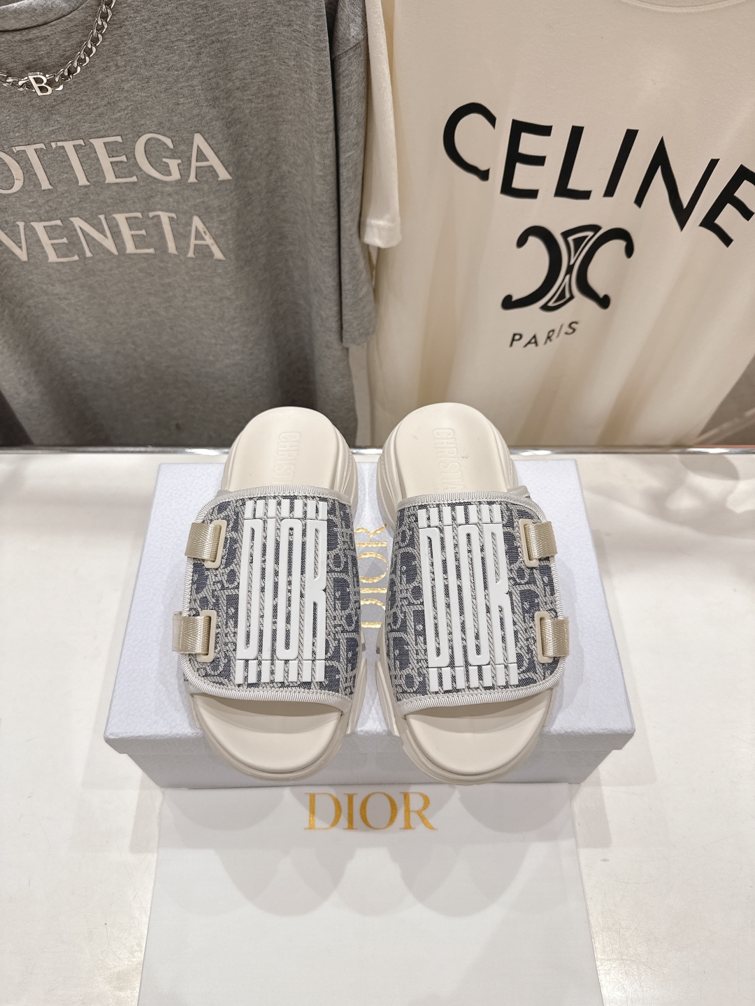 高版本出厂
  Dior*迪奥D家2025ss夏季新款仙女风厚底魔术贴拖鞋

11原版复刻 市面上最高版