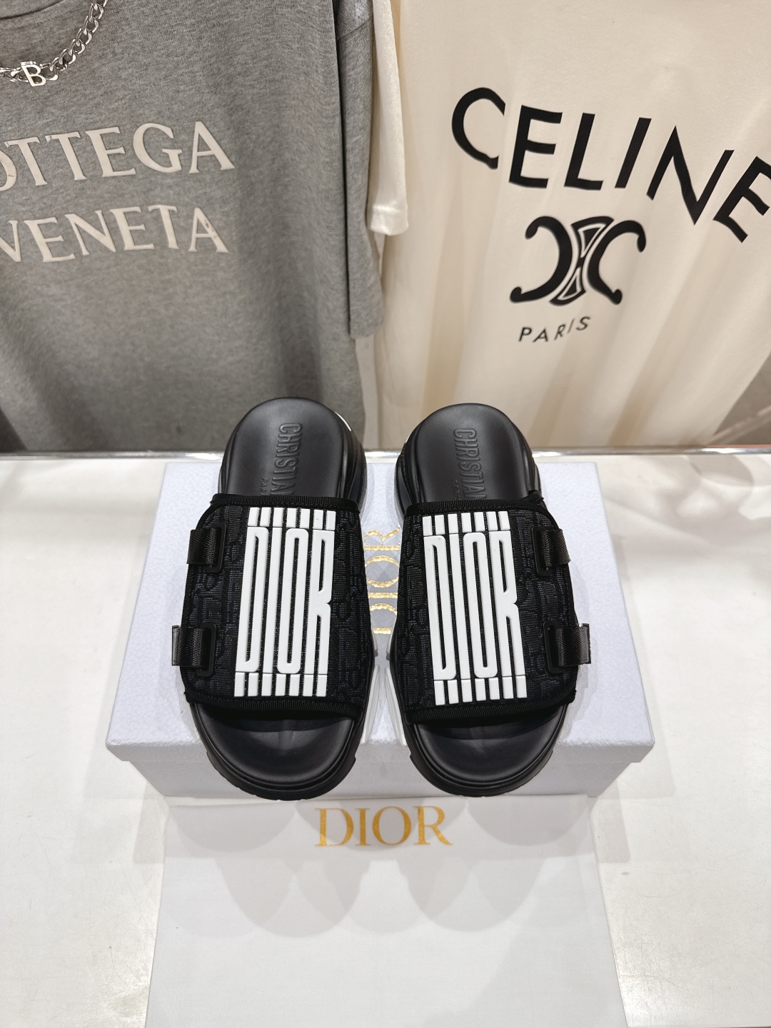 高版本出厂
  Dior*迪奥D家2025ss夏季新款仙女风厚底魔术贴拖鞋

11原版复刻 市面上最高版