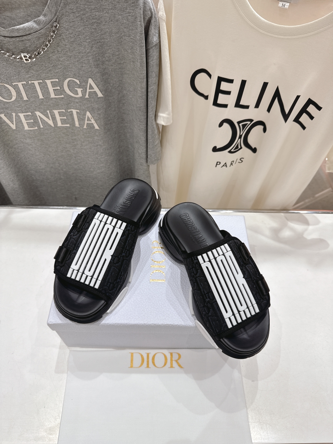 高版本出厂
  Dior*迪奥D家2025ss夏季新款仙女风厚底魔术贴拖鞋

11原版复刻 市面上最高版