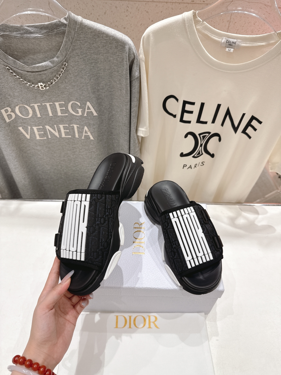 高版本出厂
  Dior*迪奥D家2025ss夏季新款仙女风厚底魔术贴拖鞋

11原版复刻 市面上最高版