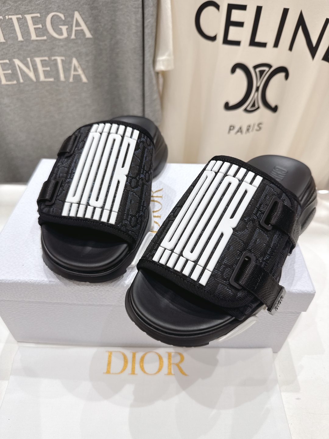 高版本出厂
  Dior*迪奥D家2025ss夏季新款仙女风厚底魔术贴拖鞋

11原版复刻 市面上最高版