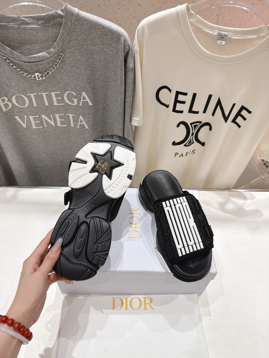 高版本出厂
  Dior*迪奥D家2025ss夏季新款仙女风厚底魔术贴拖鞋

11原版复刻 市面上最高版